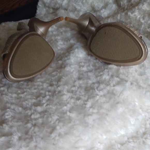 Silver slipper heels sz 7M - Picture 3 of 4